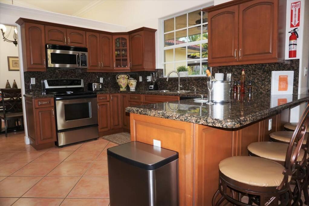 New Luxury Vacation Dream Rental- Sleeps 15! 迈阿密 外观 照片